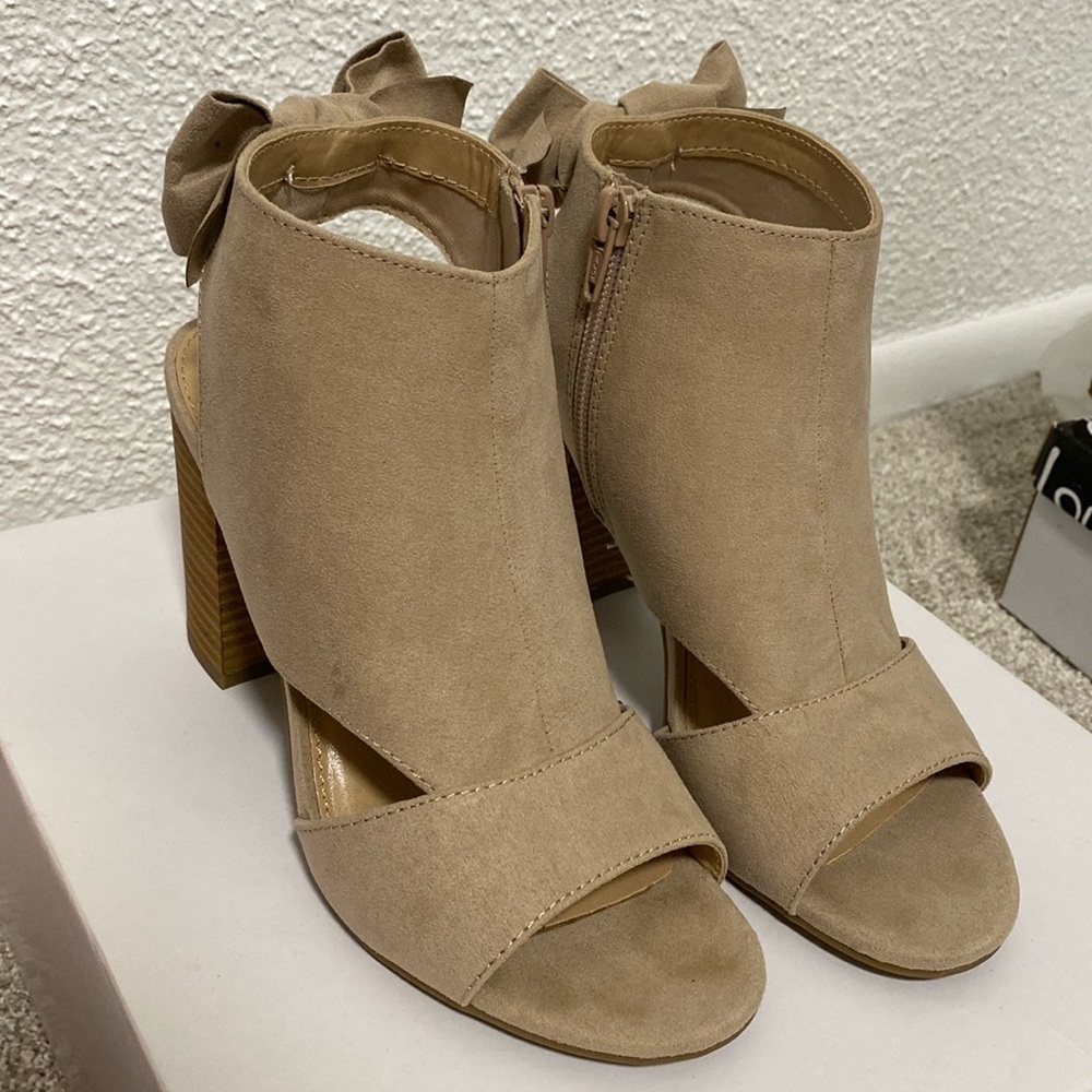 Lauren Conrad Heels, size 6